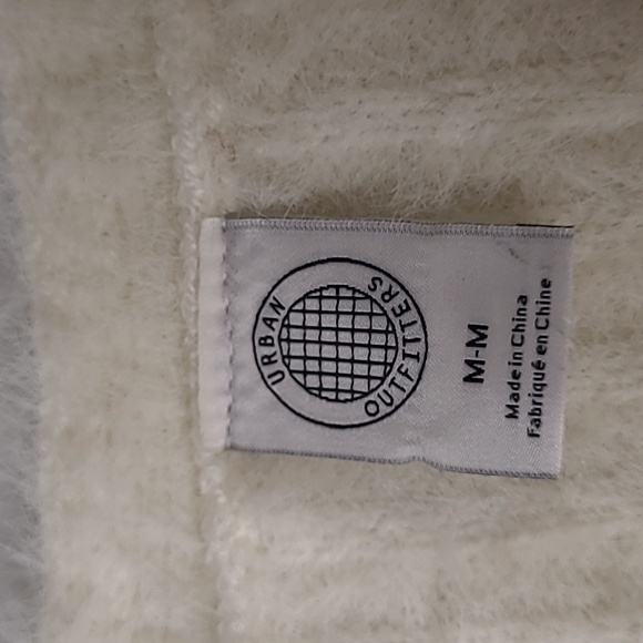 Urban Oufitters soft short sweater with black buttons - Picture 2 of 6